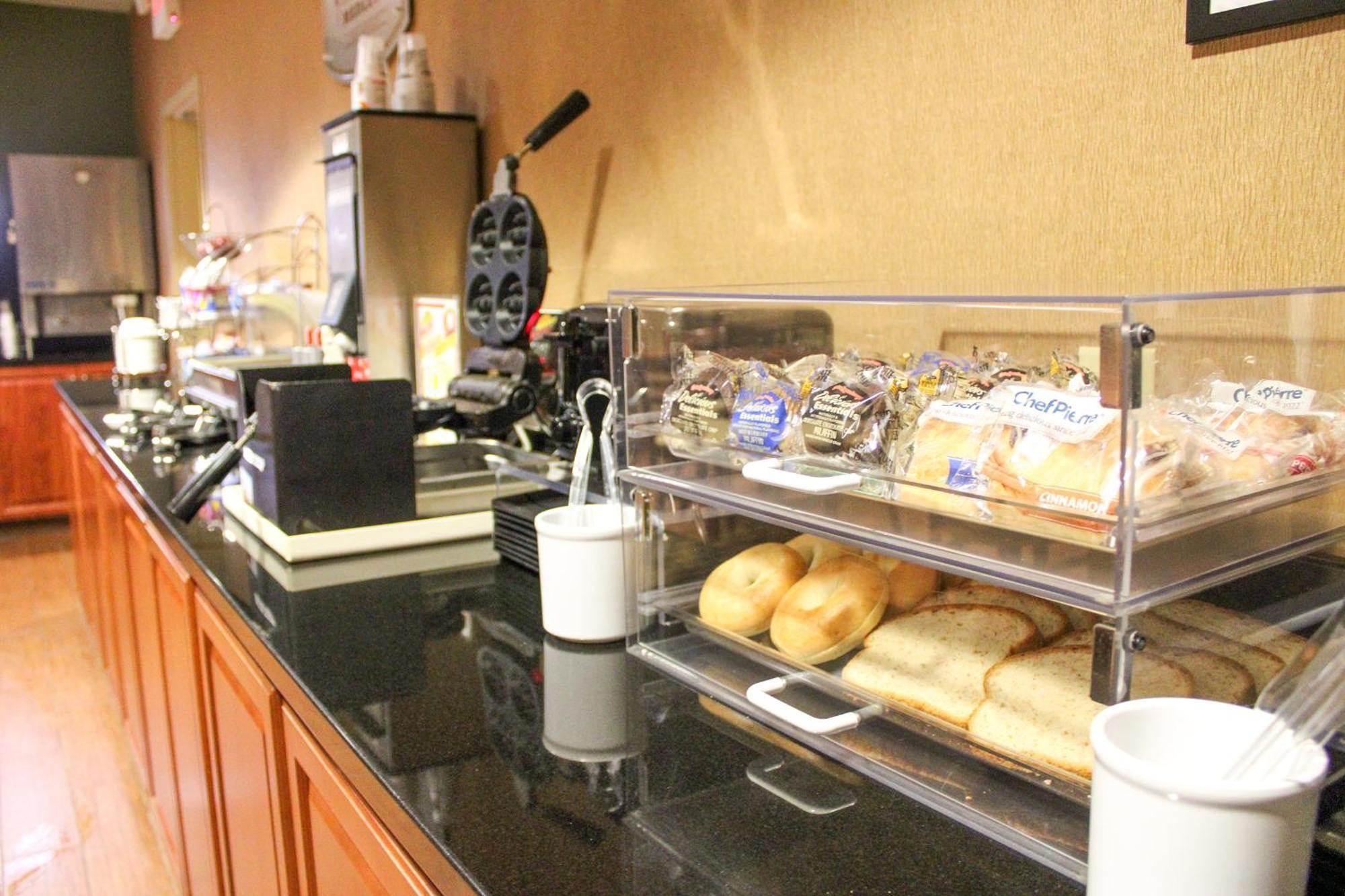 Sleep Inn & Suites Conference Center Eau Claire North Union Bagian luar foto